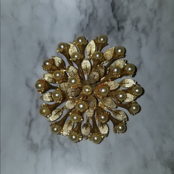Jewelry - Vintage earrings and brooch Jewelry - Vintage earrings and brooch